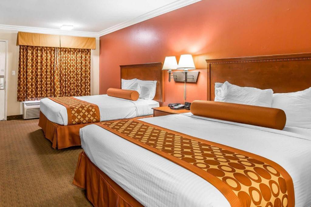 Rodeway Inn & Suites Canyon Lake-Menifee West Dış mekan fotoğraf