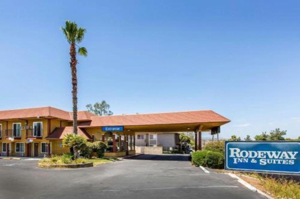Rodeway Inn & Suites Canyon Lake-Menifee West Dış mekan fotoğraf