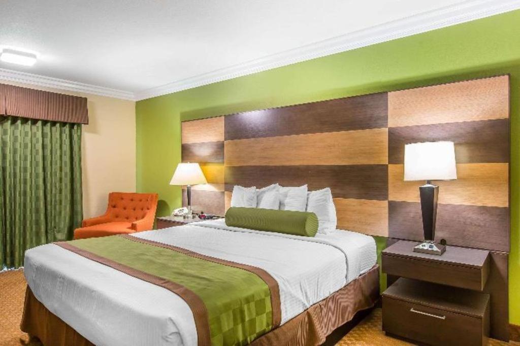 Rodeway Inn & Suites Canyon Lake-Menifee West Dış mekan fotoğraf