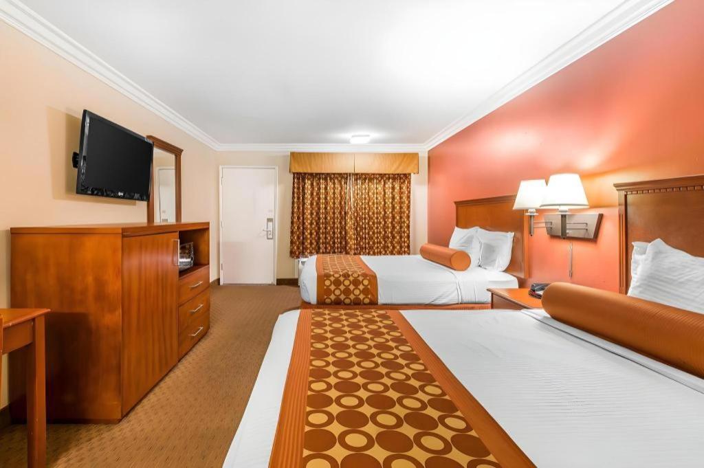 Rodeway Inn & Suites Canyon Lake-Menifee West Dış mekan fotoğraf