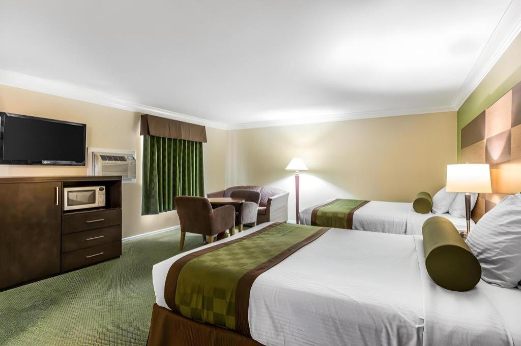 Rodeway Inn & Suites Canyon Lake-Menifee West Dış mekan fotoğraf