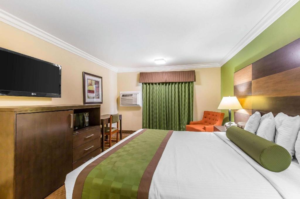 Rodeway Inn & Suites Canyon Lake-Menifee West Dış mekan fotoğraf
