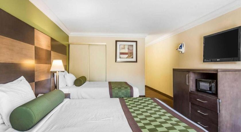 Rodeway Inn & Suites Canyon Lake-Menifee West Dış mekan fotoğraf