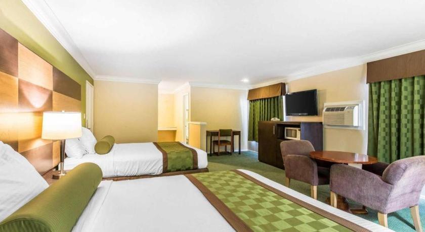 Rodeway Inn & Suites Canyon Lake-Menifee West Dış mekan fotoğraf