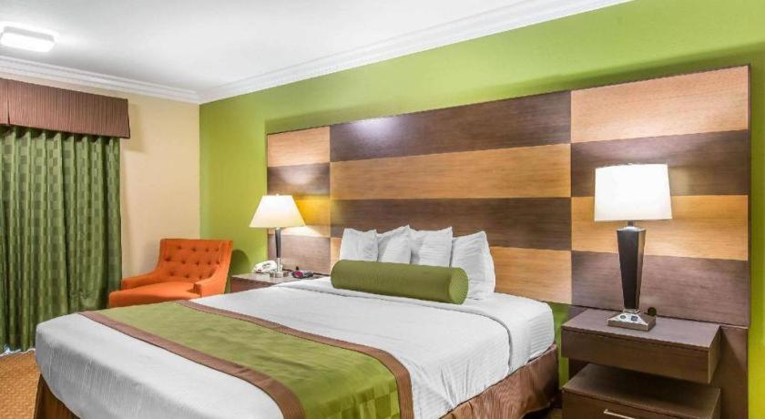 Rodeway Inn & Suites Canyon Lake-Menifee West Dış mekan fotoğraf
