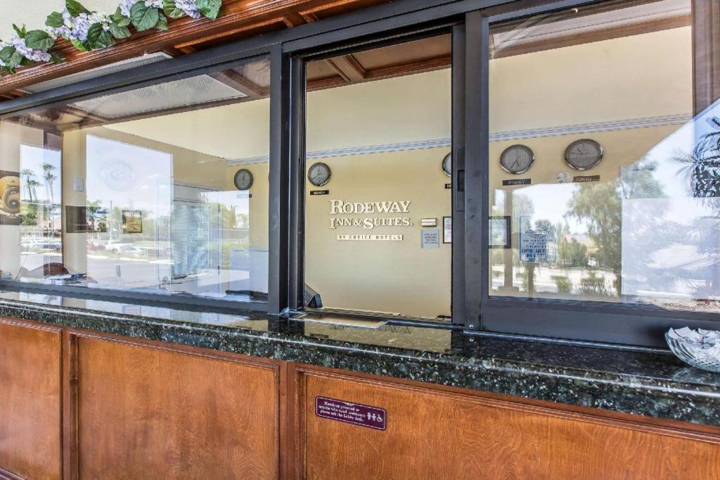 Rodeway Inn & Suites Canyon Lake-Menifee West Dış mekan fotoğraf